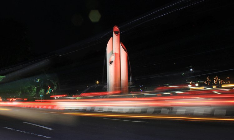 rental motor surabaya rental motor surabaya - Monumen-Bambu-Runcing