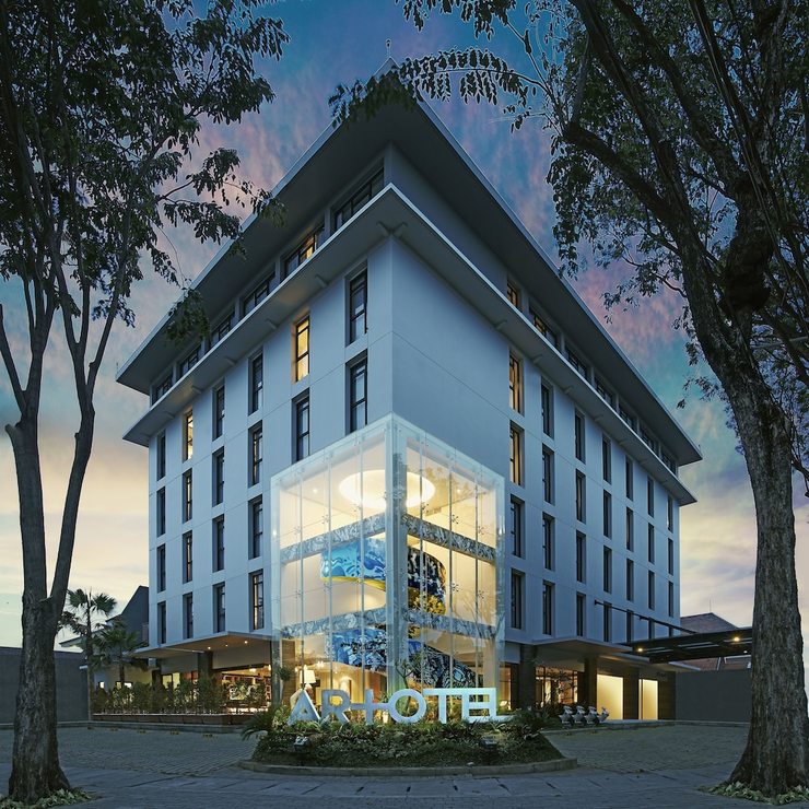 artotel surabaya