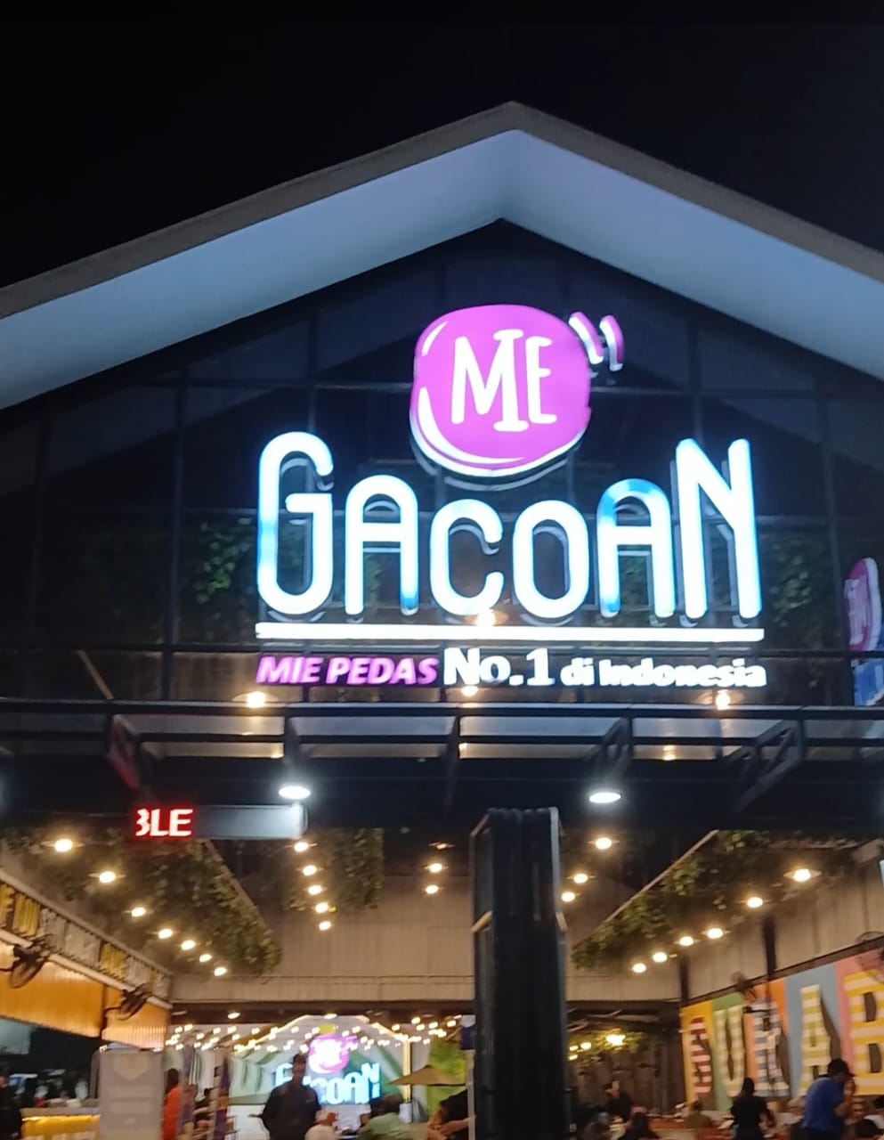 Mie Gacoan di Surabaya: Sensasi Pedas yang Menggugah Selera